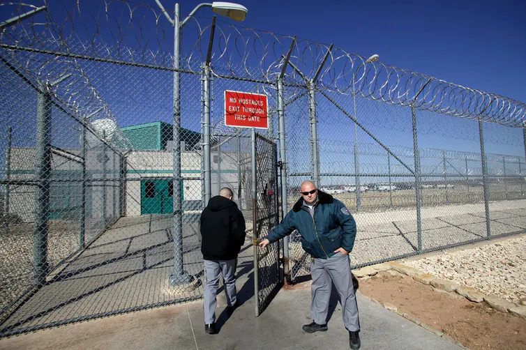  The Robertson Unit maximum security prison facility, outside Abilene, Texas. Robert Nickelsberg/Getty Images) 